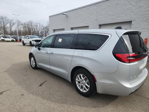 Silver Mist Clearcoat 2024 Chrysler Pacifica Touring-L