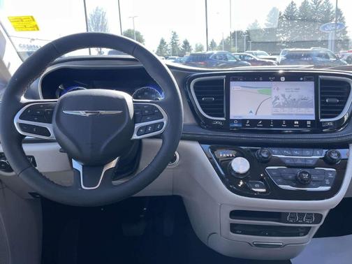 Silver Mist Clearcoat 2024 Chrysler Pacifica Touring-L