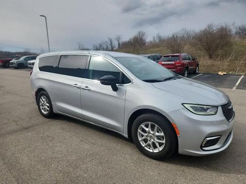 Silver Mist Clearcoat 2024 Chrysler Pacifica Touring-L