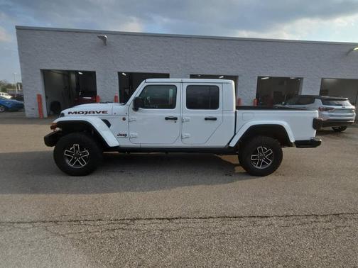 Bright White Clearcoat 2024 Jeep Gladiator Mojave X