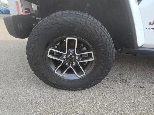 Bright White Clearcoat 2024 Jeep Gladiator Mojave X