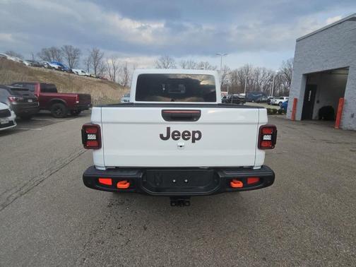 Bright White Clearcoat 2024 Jeep Gladiator Mojave X