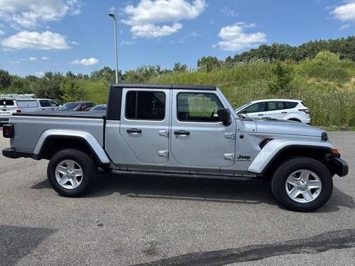 2022 Jeep Gladiator Sport