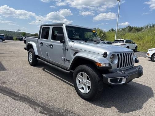 2022 Jeep Gladiator Sport