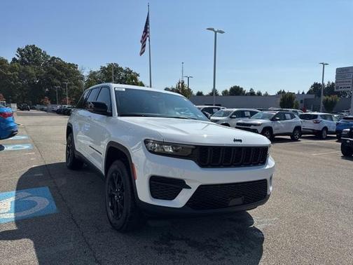 2025 Jeep Grand Cherokee Laredo