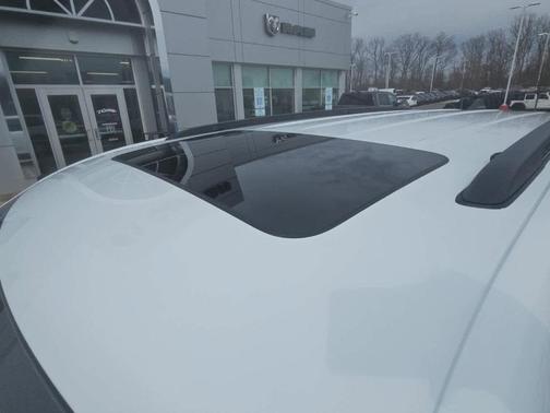 Bright White Clearcoat 2026 Jeep Grand Cherokee L Laredo