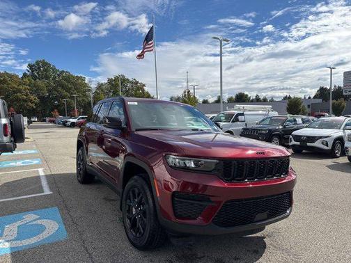 2025 Jeep Grand Cherokee Laredo