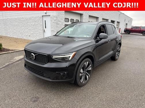 2024 Volvo XC40 B5 Plus Dark Theme