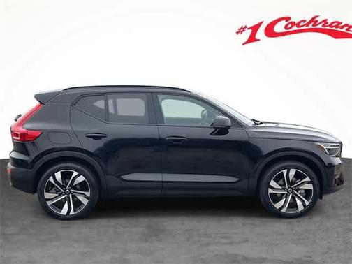 2024 Volvo XC40 B5 Plus Dark Theme
