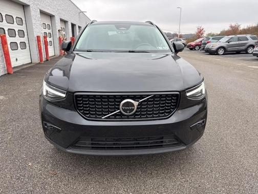 2024 Volvo XC40 B5 Plus Dark Theme