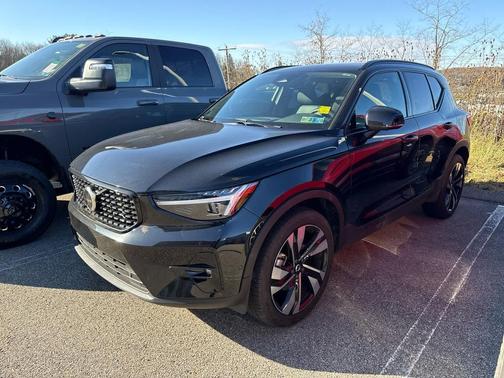 2024 Volvo XC40 B5 Plus Dark Theme