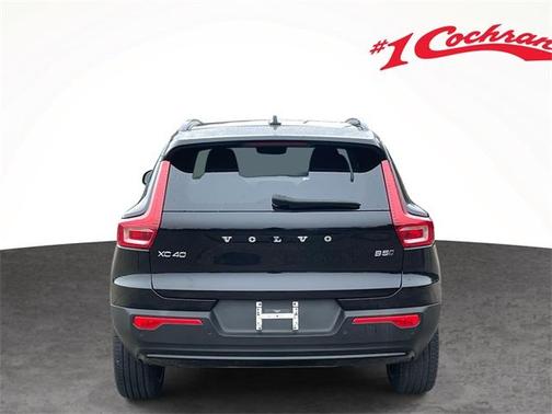 2024 Volvo XC40 B5 Plus Dark Theme