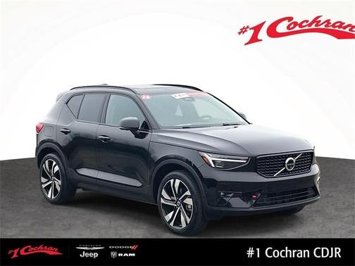 2024 Volvo XC40 B5 Plus Dark Theme