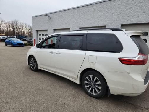 2020 Toyota Sienna XLE