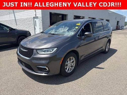 2023 Chrysler Pacifica Touring-L