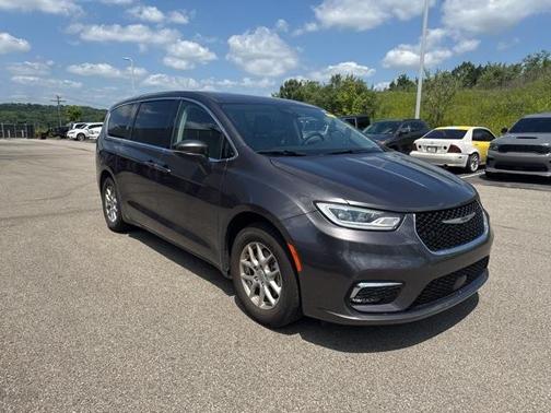 2023 Chrysler Pacifica Touring-L