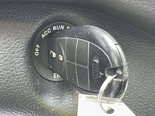 Granite Crystal Clearcoat Metallic 2016 Jeep Cherokee Altitude