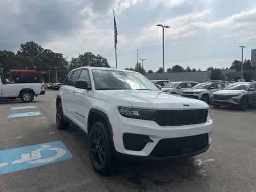 2025 Jeep Grand Cherokee Laredo