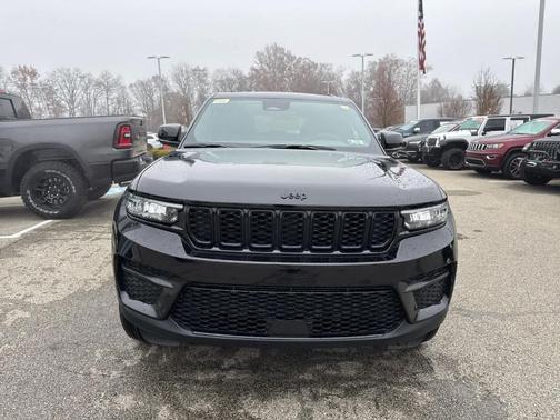 2025 Jeep Grand Cherokee Laredo