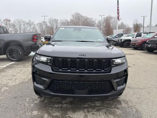 2025 Jeep Grand Cherokee Laredo