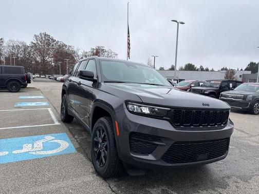 2025 Jeep Grand Cherokee Laredo