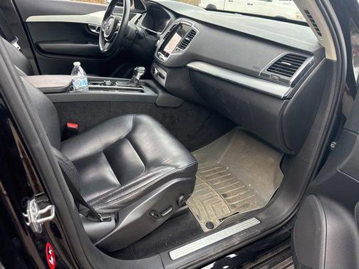 2018 Volvo XC90 T6 Momentum