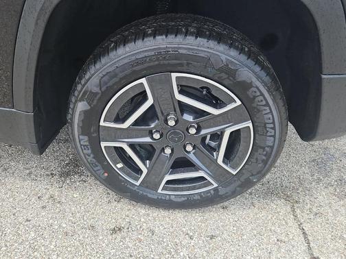 Diamond Black 2026 Jeep Cherokee LAREDO/LIMITED