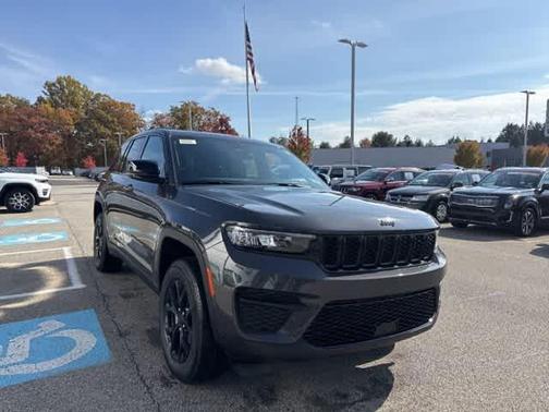 2025 Jeep Grand Cherokee Laredo
