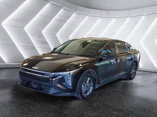 Aurora Black Pearl 2025 Kia K4 LXS