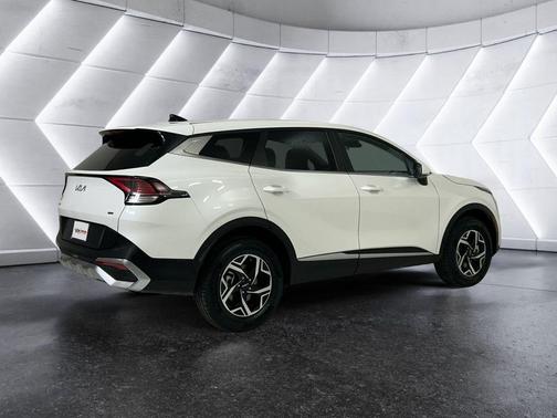 Snow White Pearl 2024 Kia Sportage LX