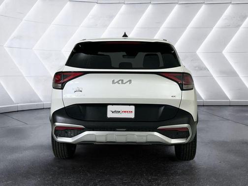 Snow White Pearl 2024 Kia Sportage LX