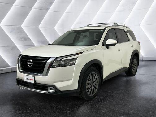 Pearl White Tricoat 2024 Nissan Pathfinder SL FWD