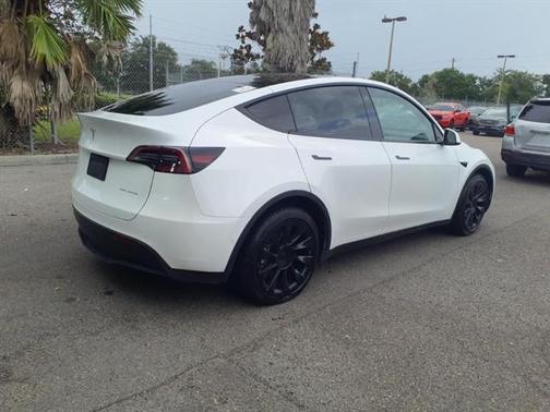 2022 Tesla Model Y Long Range Dual Motor All-Wheel Drive