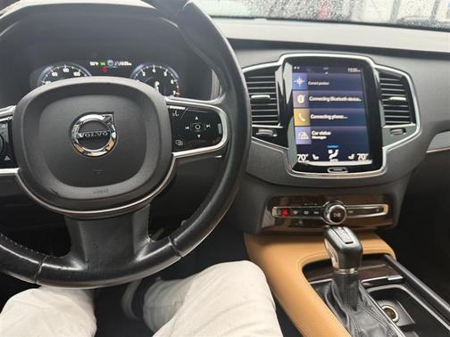 2017 Volvo XC90 T6 Momentum