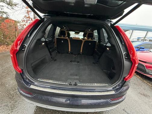 2017 Volvo XC90 T6 Momentum