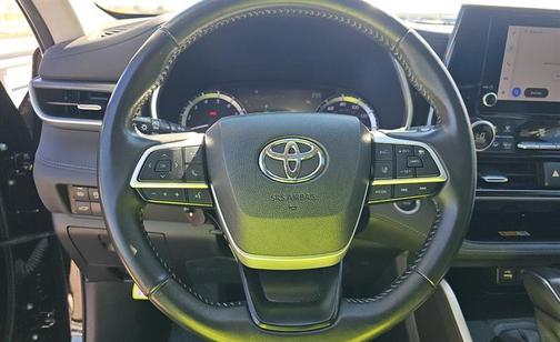 Midnight Black Metallic 2024 Toyota Highlander XLE