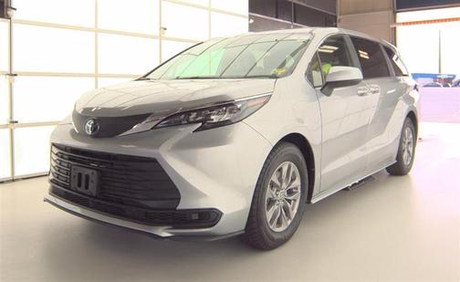 2025 Toyota Sienna LE