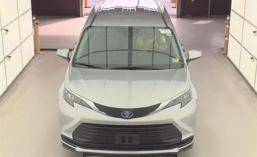 2025 Toyota Sienna LE