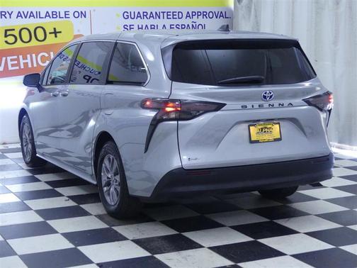 2025 Toyota Sienna LE