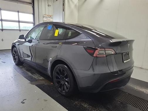 2022 Tesla Model Y Long Range Dual Motor All-Wheel Drive