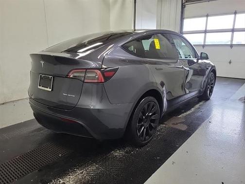 2022 Tesla Model Y Long Range Dual Motor All-Wheel Drive