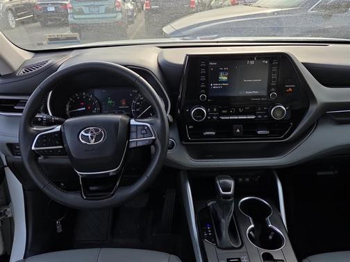 Blizzard Pearl 2021 Toyota Highlander XLE