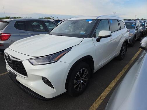 Blizzard Pearl 2021 Toyota Highlander XLE