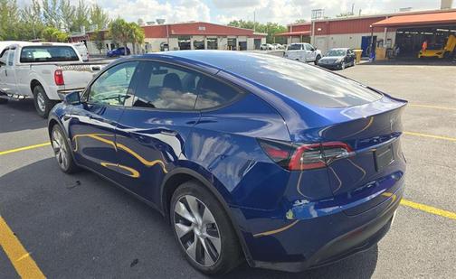 2022 Tesla Model Y Long Range Dual Motor All-Wheel Drive