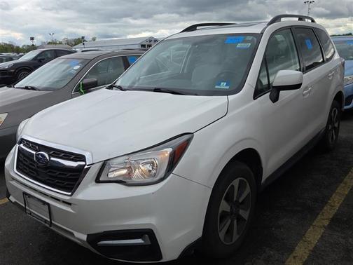 Crystal White Pearl 2018 Subaru Forester 2.5i Premium