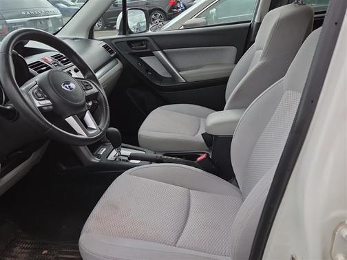 Crystal White Pearl 2018 Subaru Forester 2.5i Premium