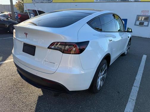 2022 Tesla Model Y Long Range Dual Motor All-Wheel Drive
