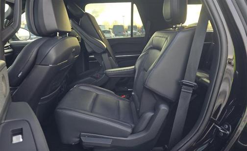 Infinite Black Metallic Clearcoat 2025 Lincoln Navigator Reserve