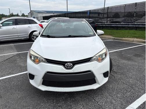 Super White 2015 Toyota Corolla LE