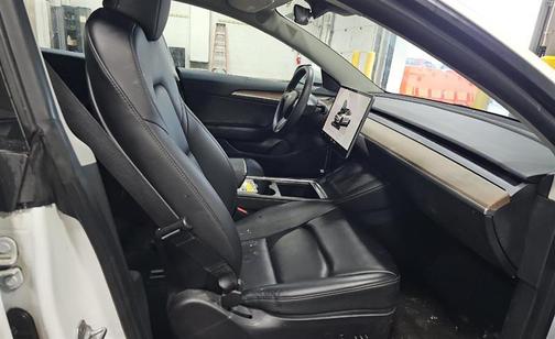 Pearl White Multi-Coat 2023 Tesla Model 3 Standard Range